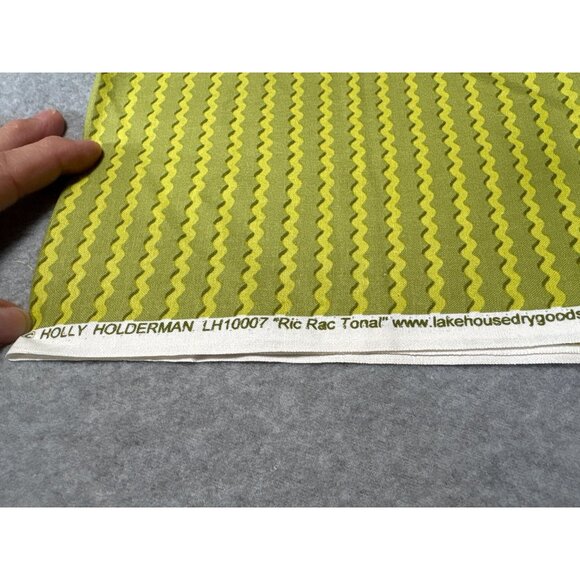 Holly Holderman Ric Rac Tonal Quilting Fabric 29"x44" Green Zigzag Pattern Cotto - Picture 3 of 5
